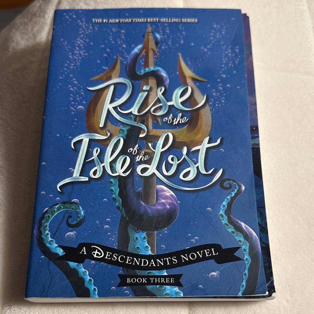 🐸2/$10🐸 Descendants. Rise of the Isle of the Lost. Book 3